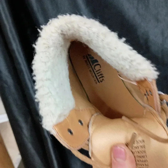 Cliffs by White mountain size five and a half tan work boot with fur on top - Picture 3 of 10